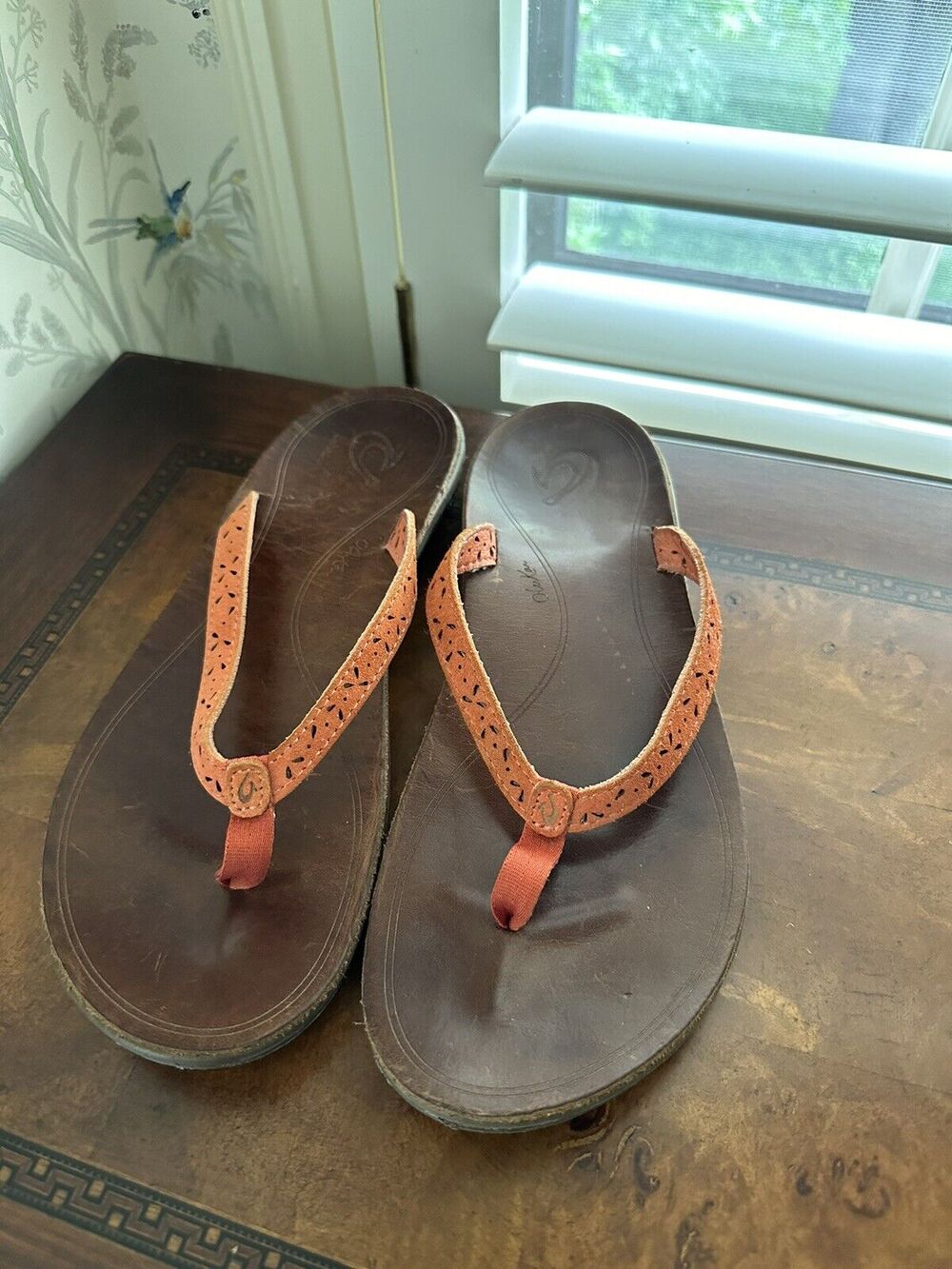 OluKai Puka Flip Flops Thong Sandals Women's Size 9 Coral Perforated Leather